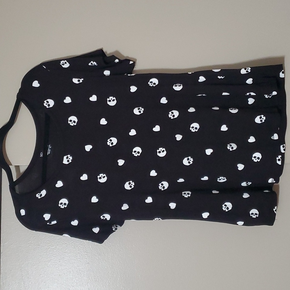 No Boundaries Hearts and Skulls Tee Shirt Size 15/17